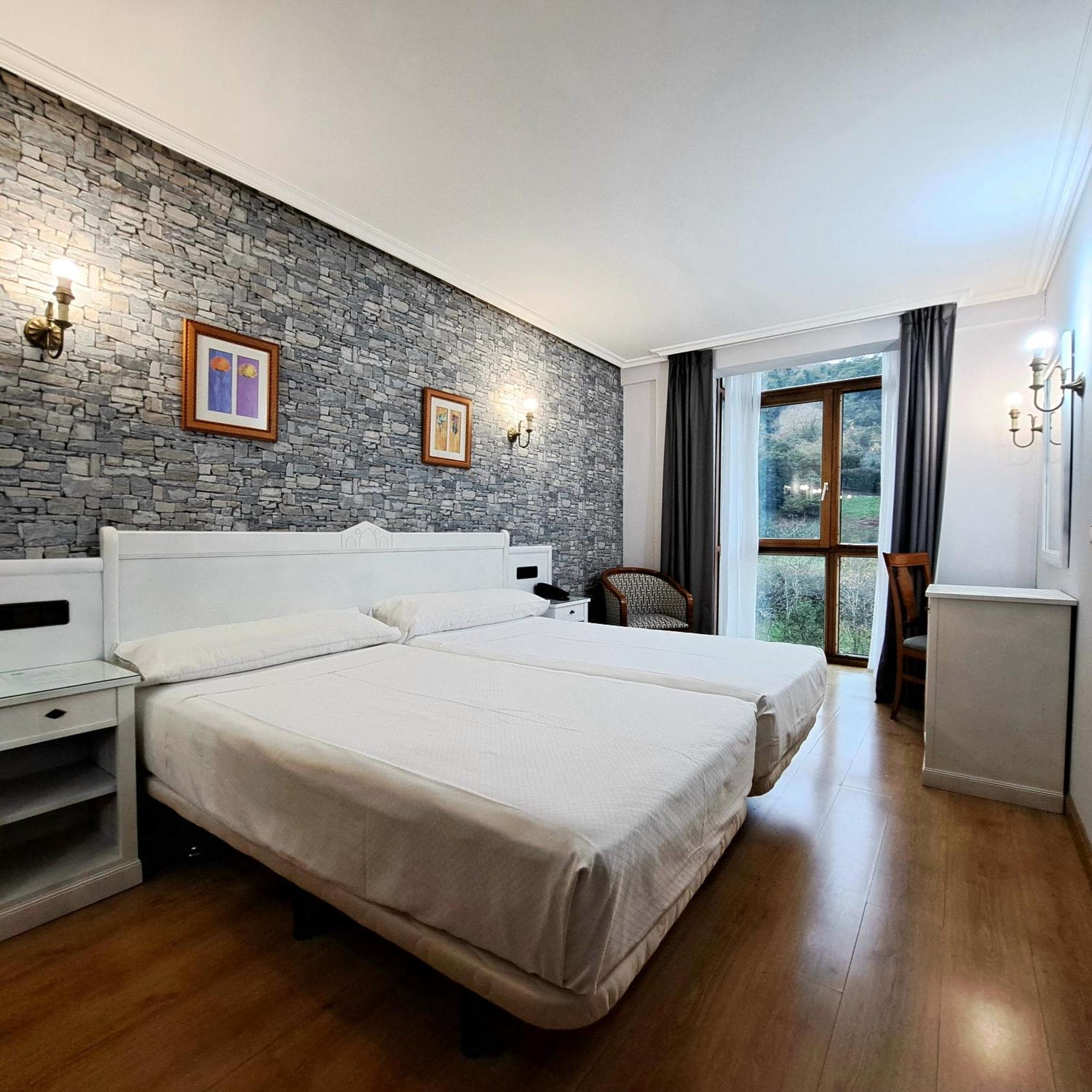 Hotel Ciudad Onís Zewnętrze zdjęcie